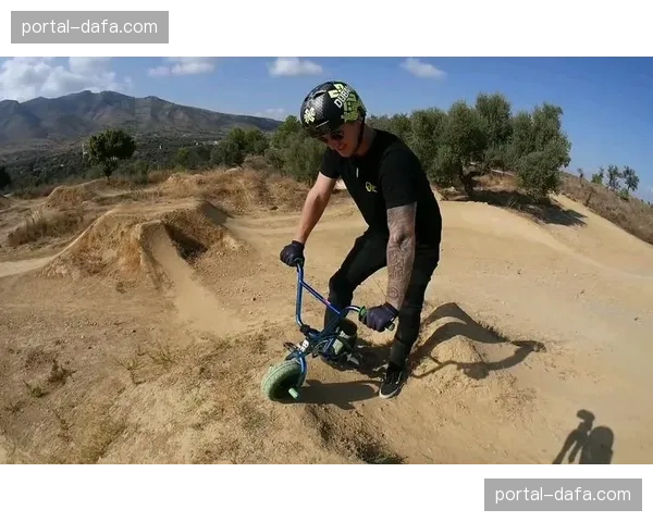 当代BMX技术特征折射出土坡运动发展轨迹