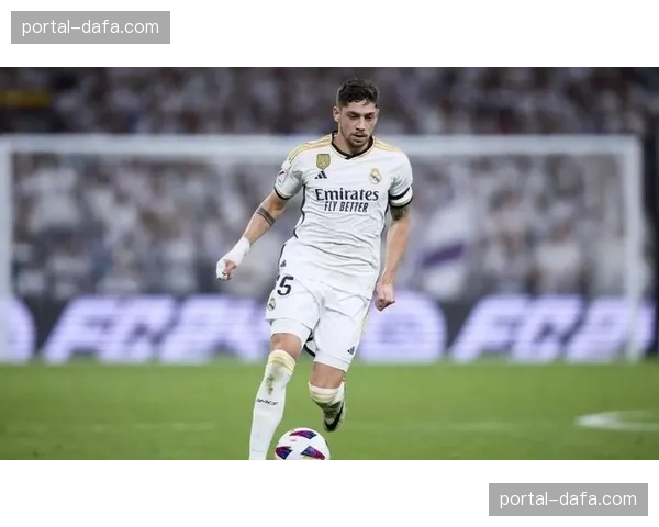 官方：皇马与中场巴尔韦德完成续约，新合同至2030年